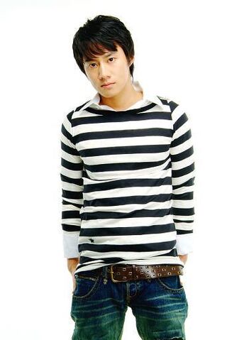 Archivo:Lee Hwan.jpg