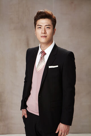 Archivo:Yoon Hyung Ryul9.jpg