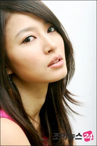 Archivo:Hwang Bo6.jpg