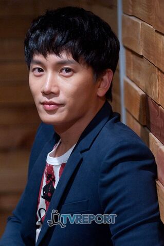 Archivo:Ji Sung7.jpg