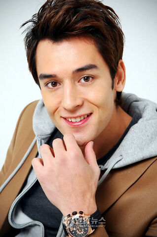 Archivo:Julien Kang6.jpeg