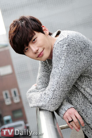 Archivo:Lee Jong Suk30.jpg