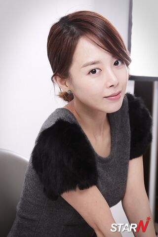 Archivo:Shin Ji Soo017.jpg