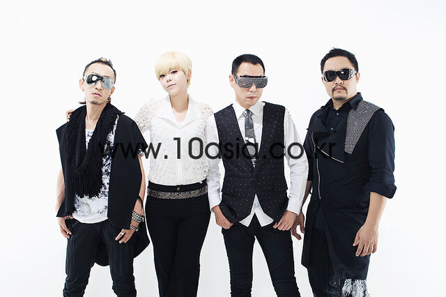 Archivo:W & Whale11.jpg