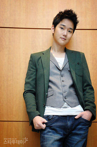 Archivo:Kang Sung6.jpeg