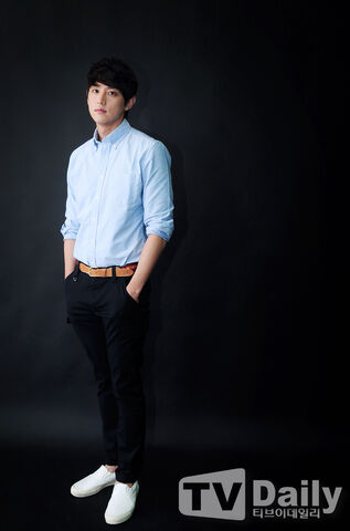 Archivo:Kwon Yul3.jpg