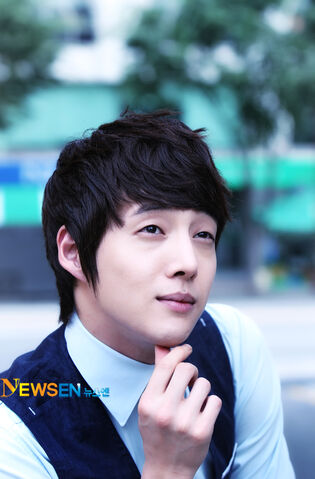 Archivo:Kang Dong Ho8.jpg