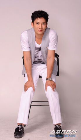 Archivo:Ji Sung15.jpg
