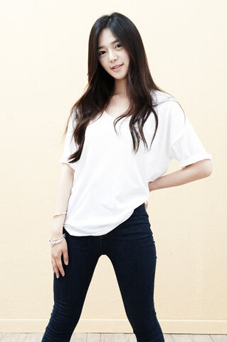 Archivo:Lee Elliya1.jpg