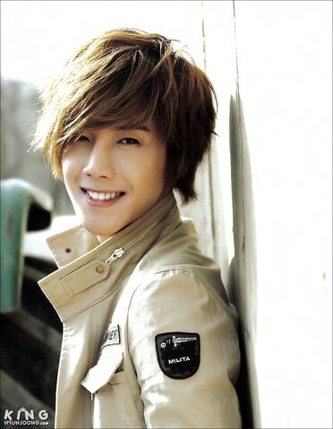 Archivo:Hyung joong.jpg