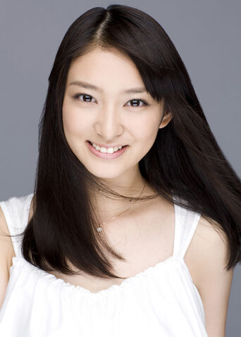 Archivo:Takei Emi.jpg