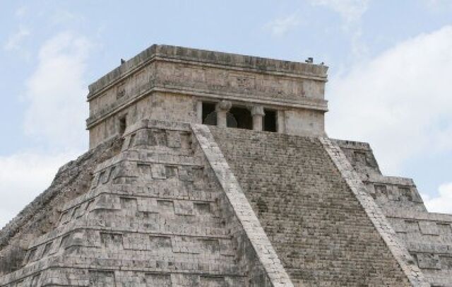File:Castillo temple-chichen itza.jpg
