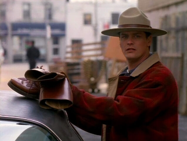 File:Fraser Boots White Men.jpg