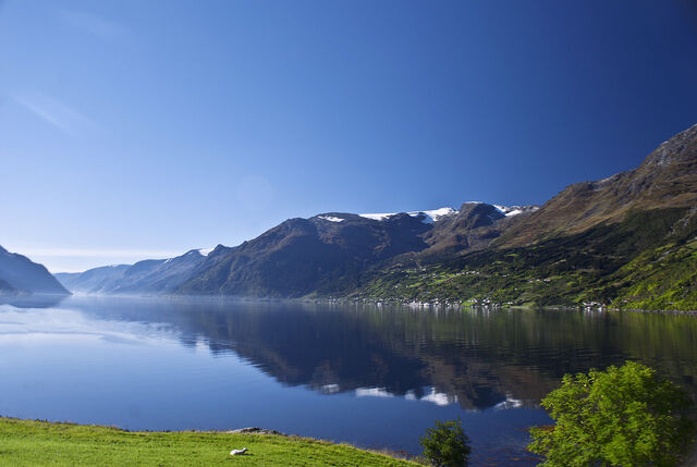 File:Lake sky.jpg