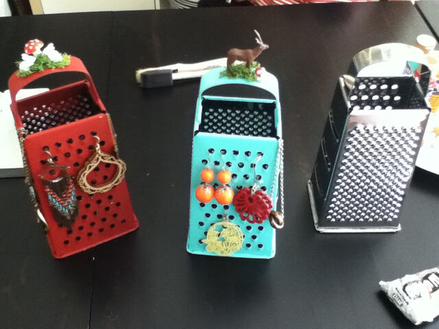 File:3 Graters .jpg
