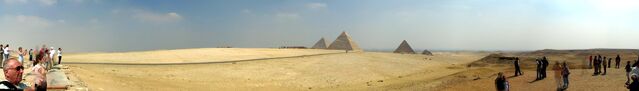 Plik:Pyramids panorama.jpg