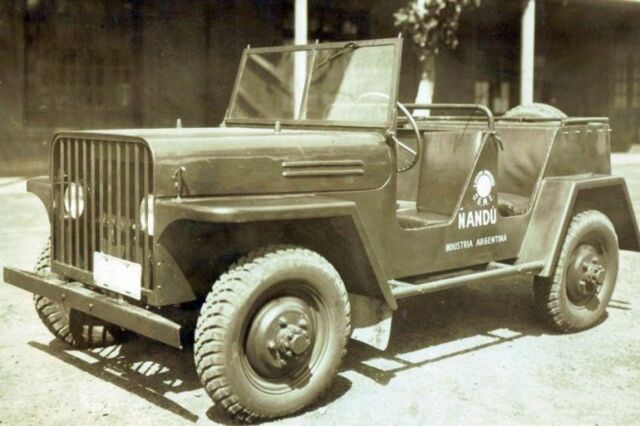 Archivo:Ñandú (jeep).jpg