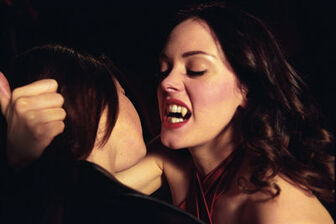 Paige Vampira.jpg
