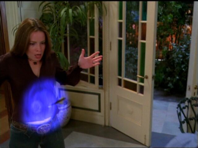 Archivo:5x09-Piper-Shield.jpg