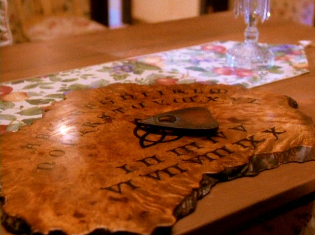 Archivo:Tablero-Ouija.png