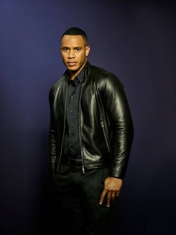 File:AndreLyonSeason2.jpg