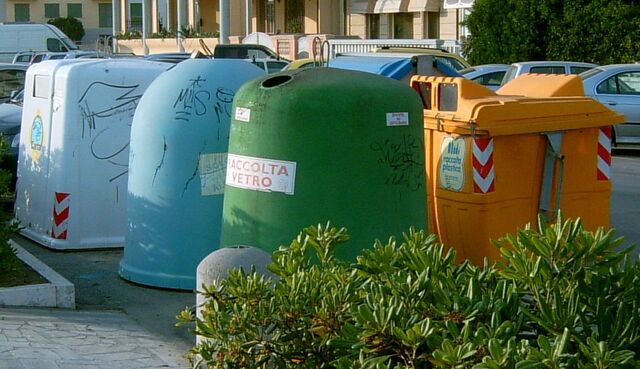 File:Raccolta differenziata.jpg
