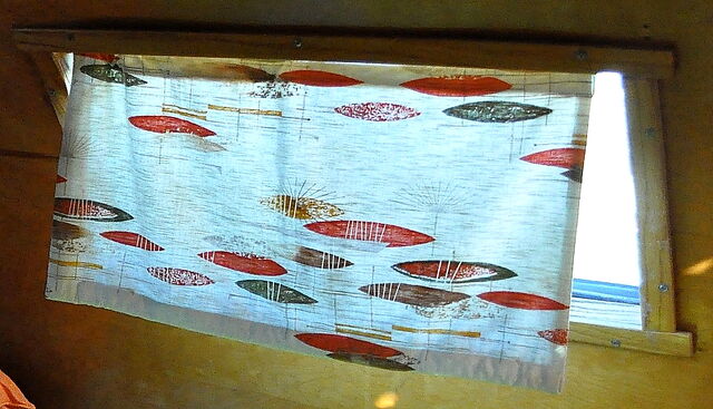 File:Bedroom-curtain.jpg