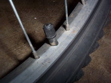 220px-Schrader valve