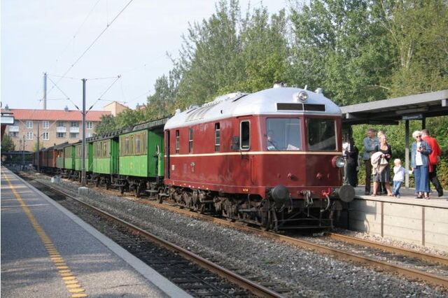 File:NSJV train in Farum.jpg