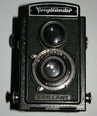 File:Voigtlaender Brillant.jpg