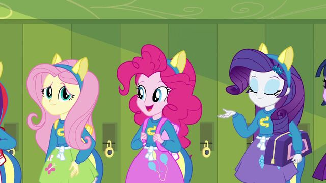 Archivo:Fluttershy, Pinkie, and Rarity with pony ears.jpg