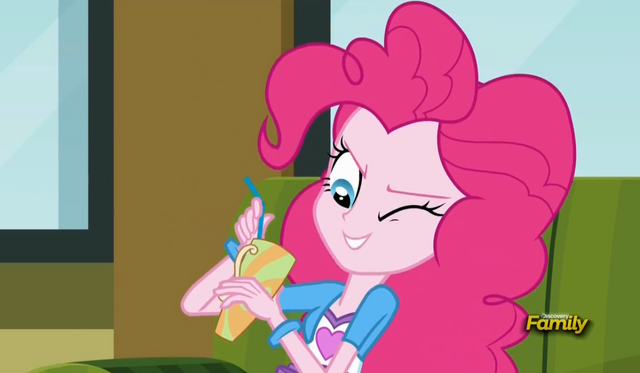 Plik:EG RR Pinkie w kawiarnii..png