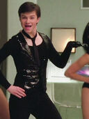 Glee-Single-Ladies-Kurt 300.jpg