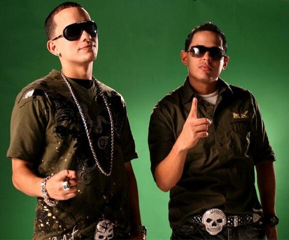 Archivo:Angel y Khriz.jpg