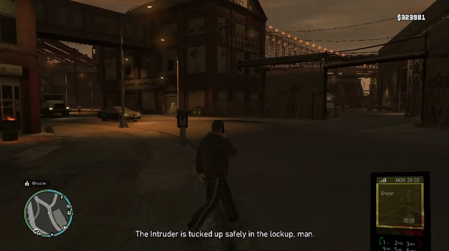 Archivo:Brucie Intruder 3.png