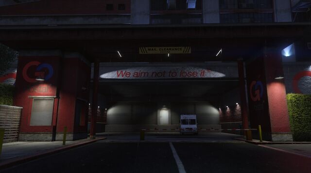 Archivo:La entrada al aparcamiento.jpg