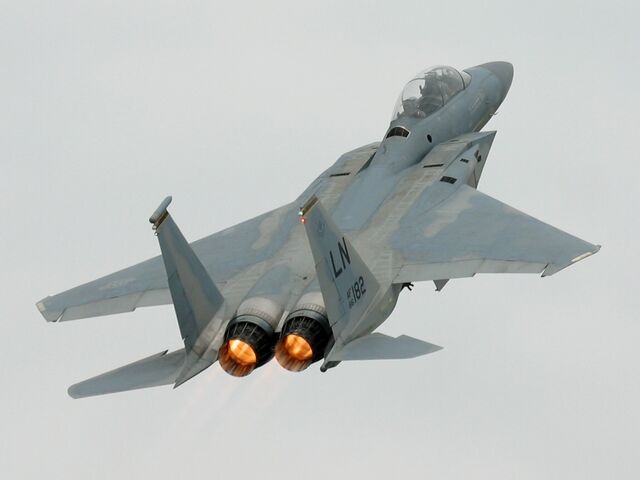 Archivo:F15ClimbingSharp.jpg