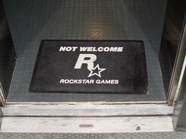 Archivo:Not Welcome Real.jpg