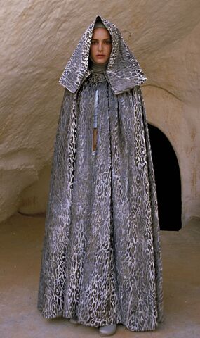 Archivo:Padmefull6Cloak.jpg