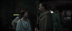 BailOrganaTalksToMonMothma.png