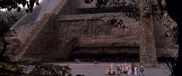 Archivo:Yavin 4- Templo Massassi.jpg