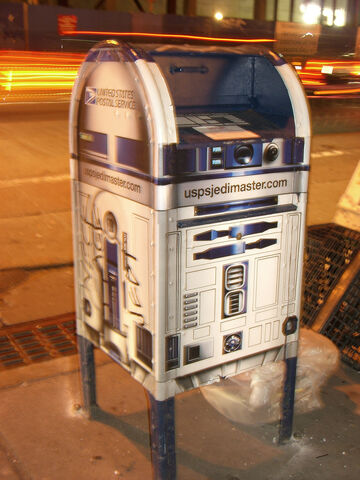 Archivo:R2D2-buzón.jpg