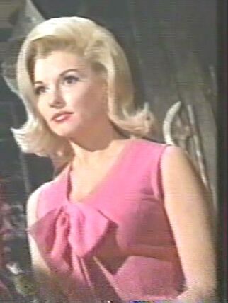 Queenie (Nancy Kovack)