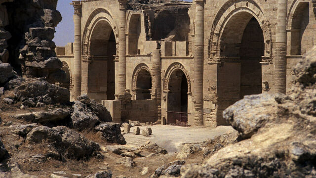 File:Al-hadarRuins.jpg
