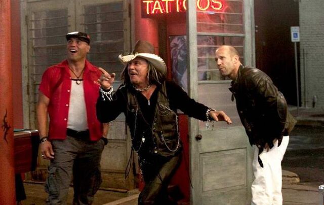 File:Randy-Couture-Mickey-Rourke-and-Jason-Statham-in-The-Expendables-the-expendables-14530067-720-454.jpeg