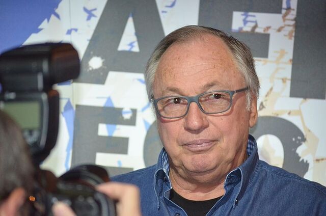 File:Jean-Louis Schlesser.jpg