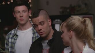 2x10-A-Very-Glee-Christmas-puck-17540379-1280-720