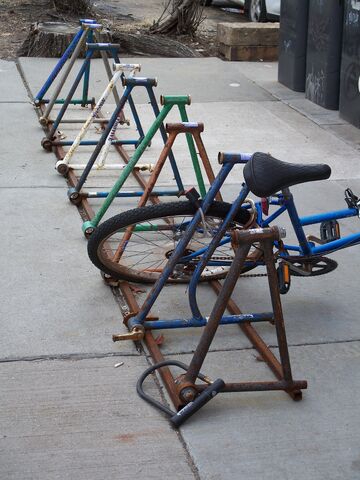 Datei:Bike rack in Minneapolis.jpg