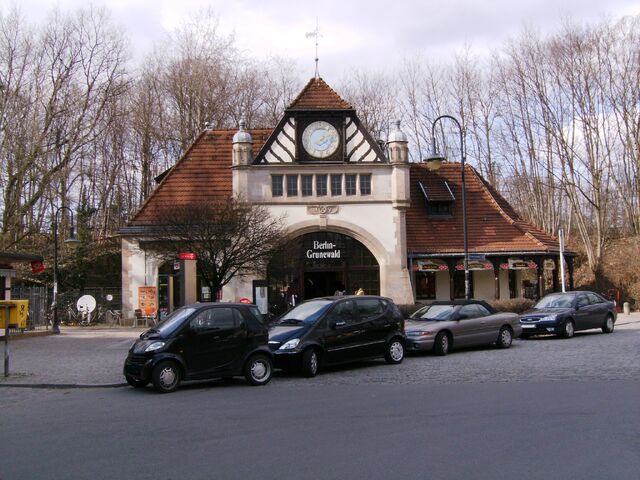 Datei:S-Bahnhof Grunewald - Ostseite.jpg
