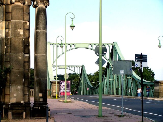 Datei:Glienicker bruecke-730.jpg